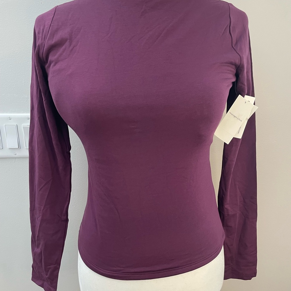 Abercrombie & Fitch Bra-Free Cowl-Back Hardware Top long sleeve SZ XS PURPLE NWT
